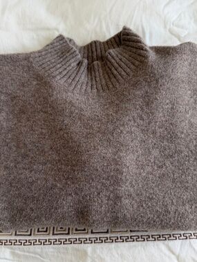 🤎✨ UNIQLO  Brown Mock Neck Sweater – Size S ✨🤎